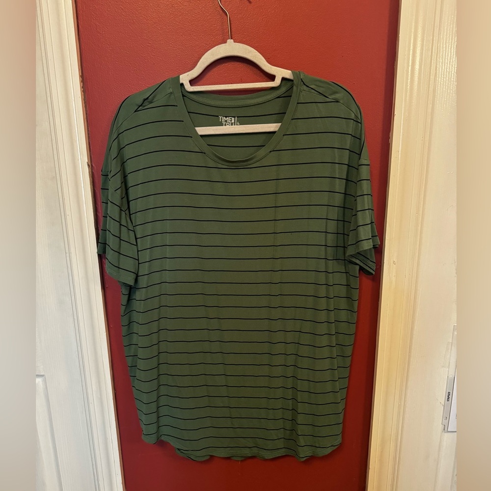 Loose fitting, Size Large, Striped T-Shirt